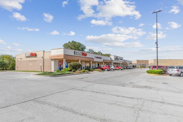 Valley View Plaza: 3228 S Western Ave, Marion, IN 46953